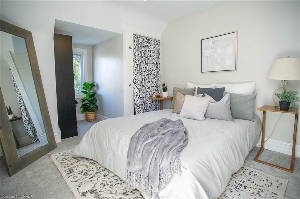 24 Avenue Road Property Photo 16