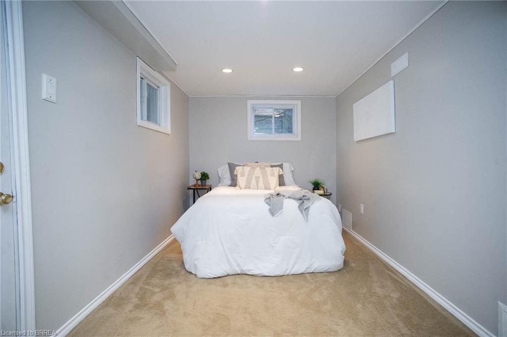 24 Avenue Road Property Photo 18