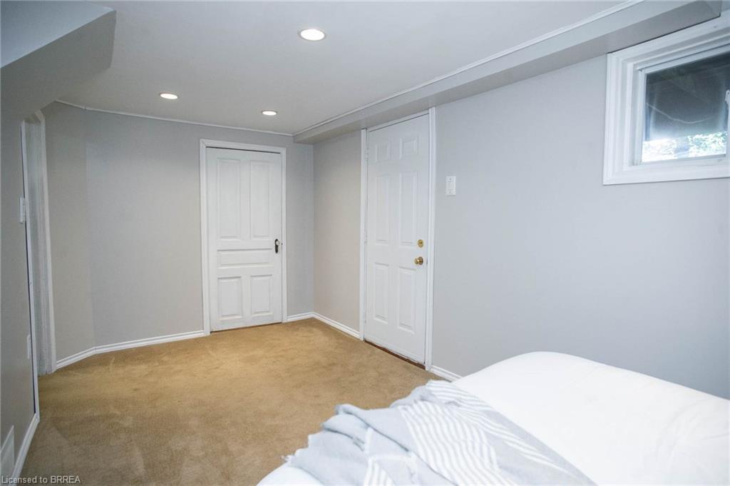 24 Avenue Road Property Photo 19