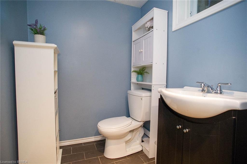 24 Avenue Road Property Photo 20