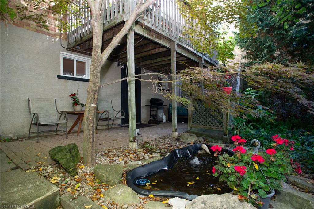 24 Avenue Road Property Photo 22