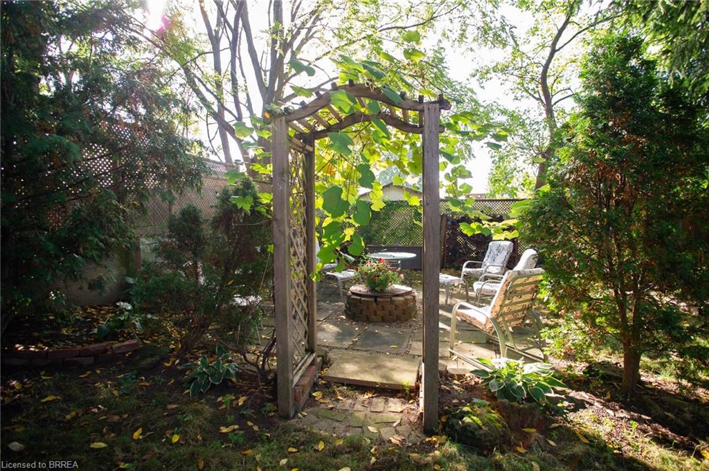 24 Avenue Road Property Photo 25