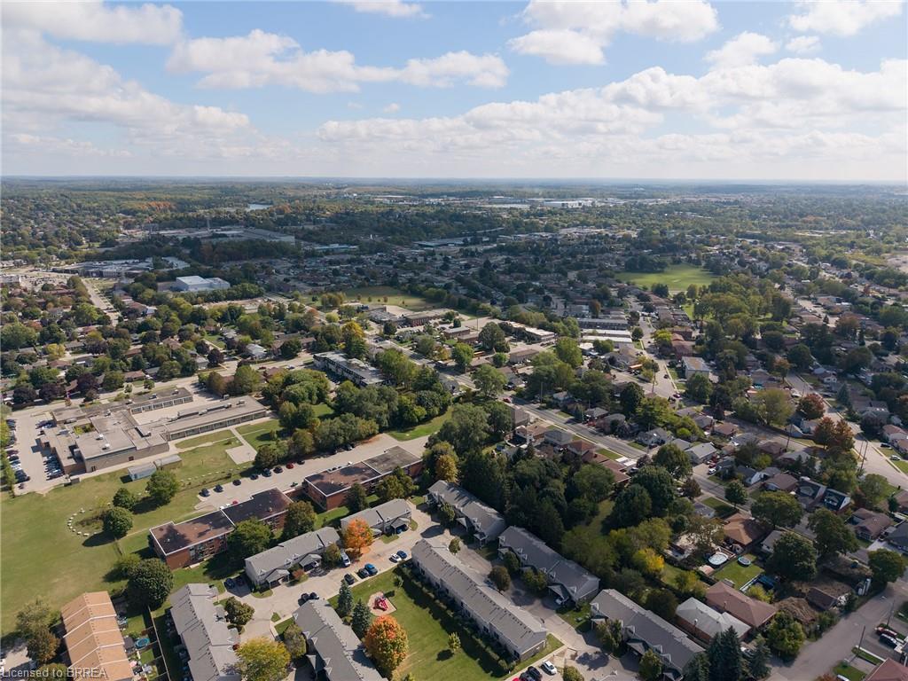 24 Avenue Road Property Photo 33