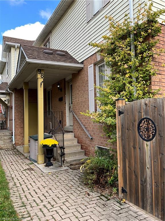 98 Fellowes Crescent Property Photo 1