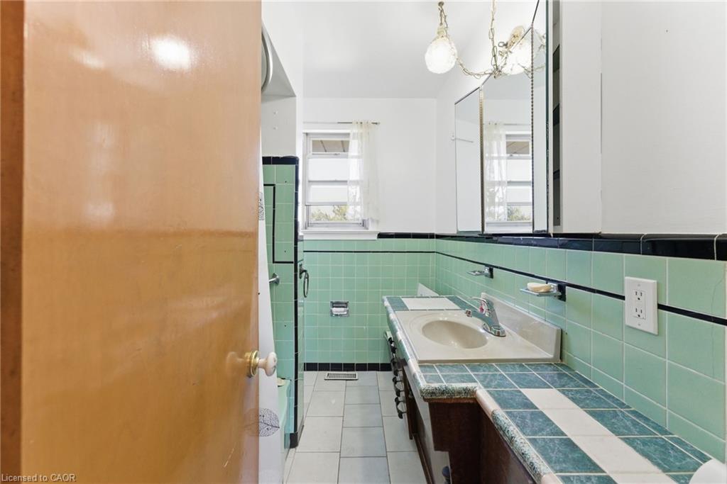 2088 Upper James Street Property Photo 18