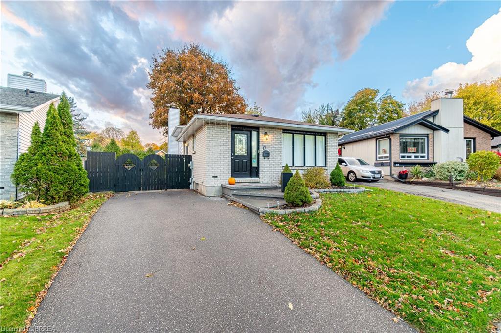 17 Kanata Crescent Property Photo 2