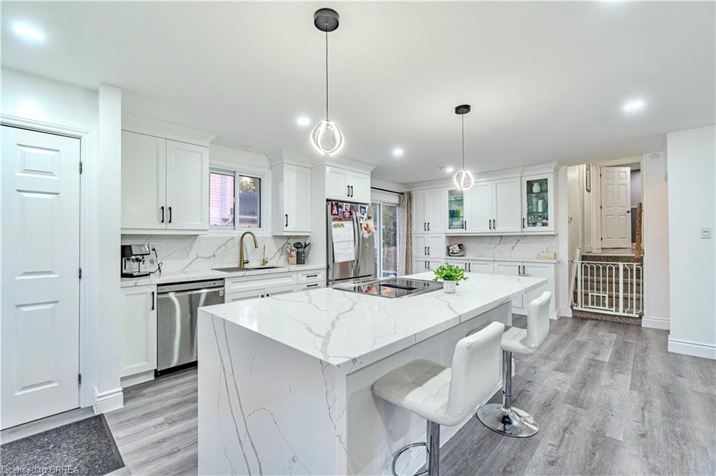 17 Kanata Crescent Property Photo 3