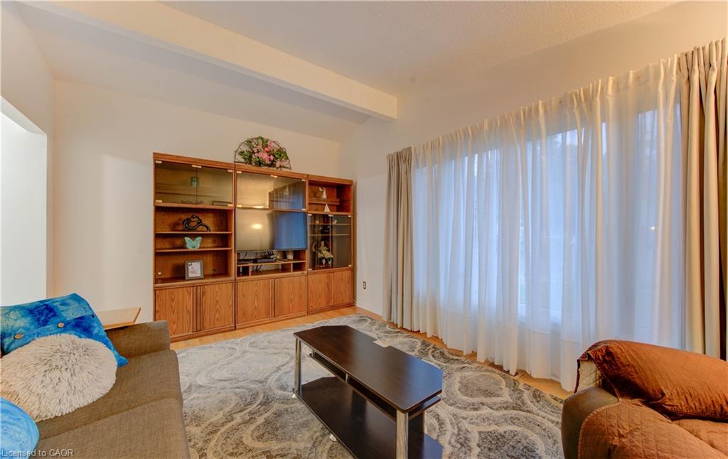 114 Selkirk Drive Property Photo 9