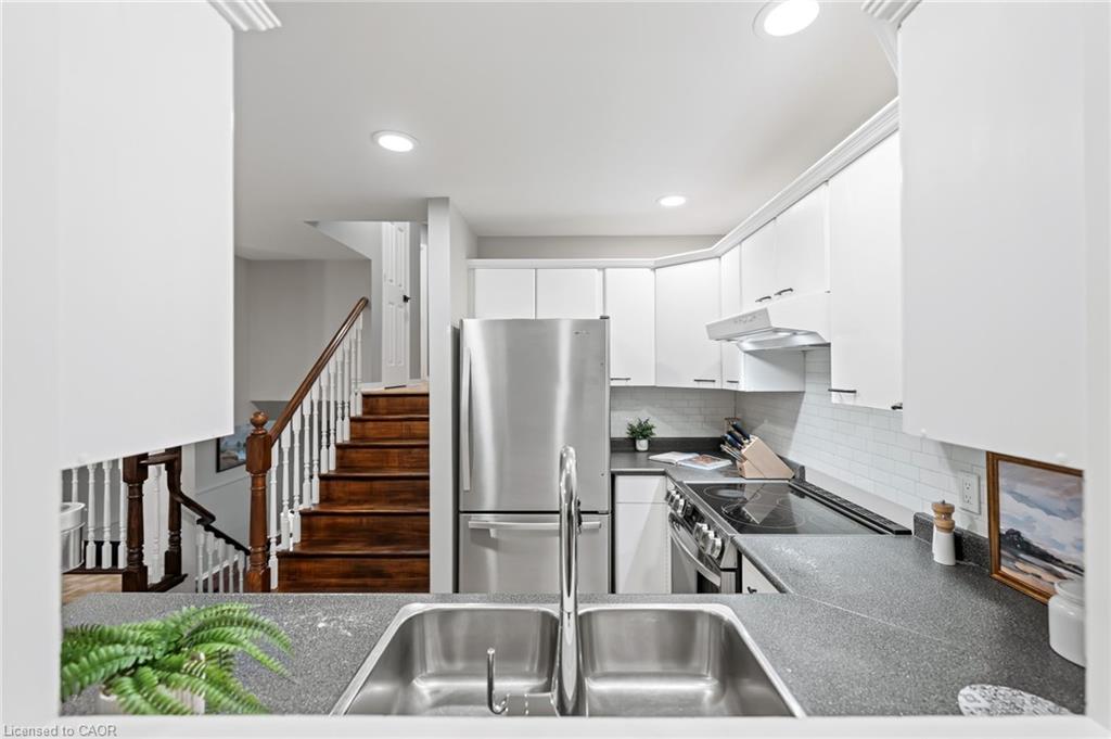 181 Walsh Crescent Property Photo 9