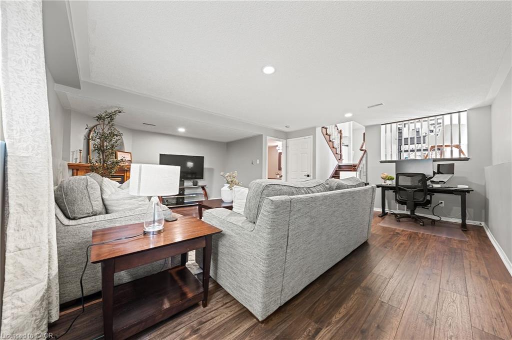 181 Walsh Crescent Property Photo 30