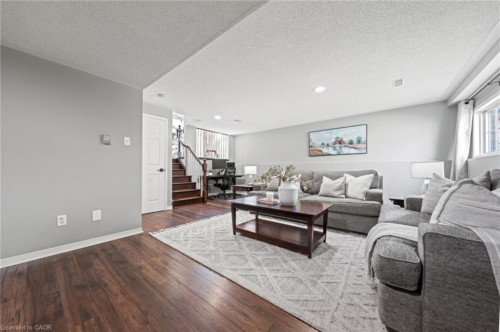 181 Walsh Crescent Property Photo 32