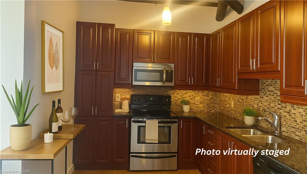 715-66 Bay Street S Property Photo 8