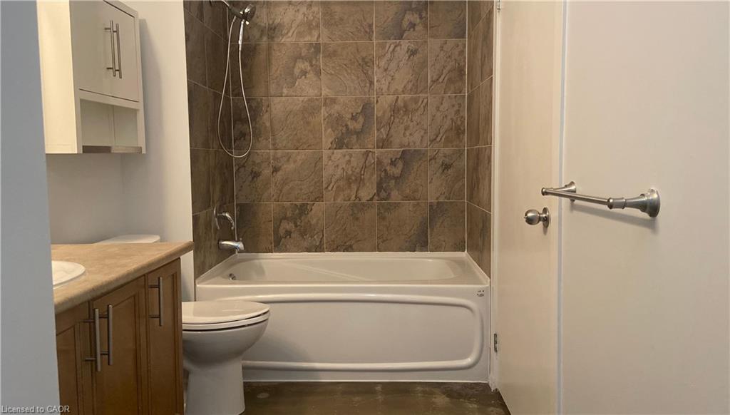 715-66 Bay Street S Property Photo 12