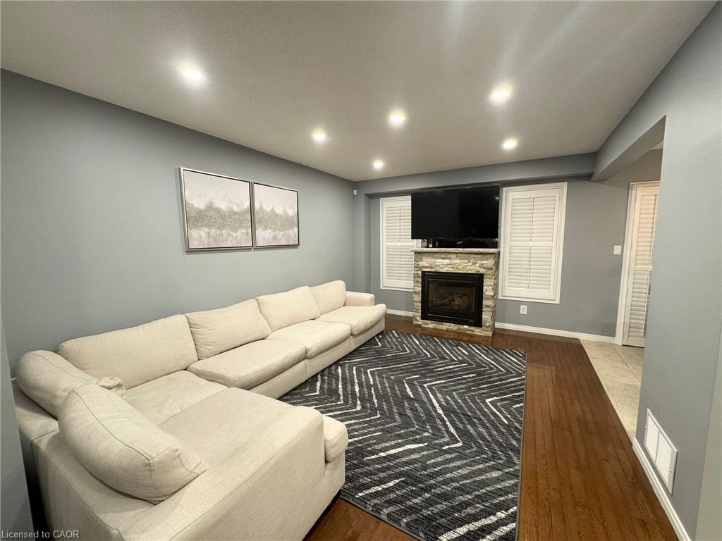 27 Cornerstone Drive Property Photo 2