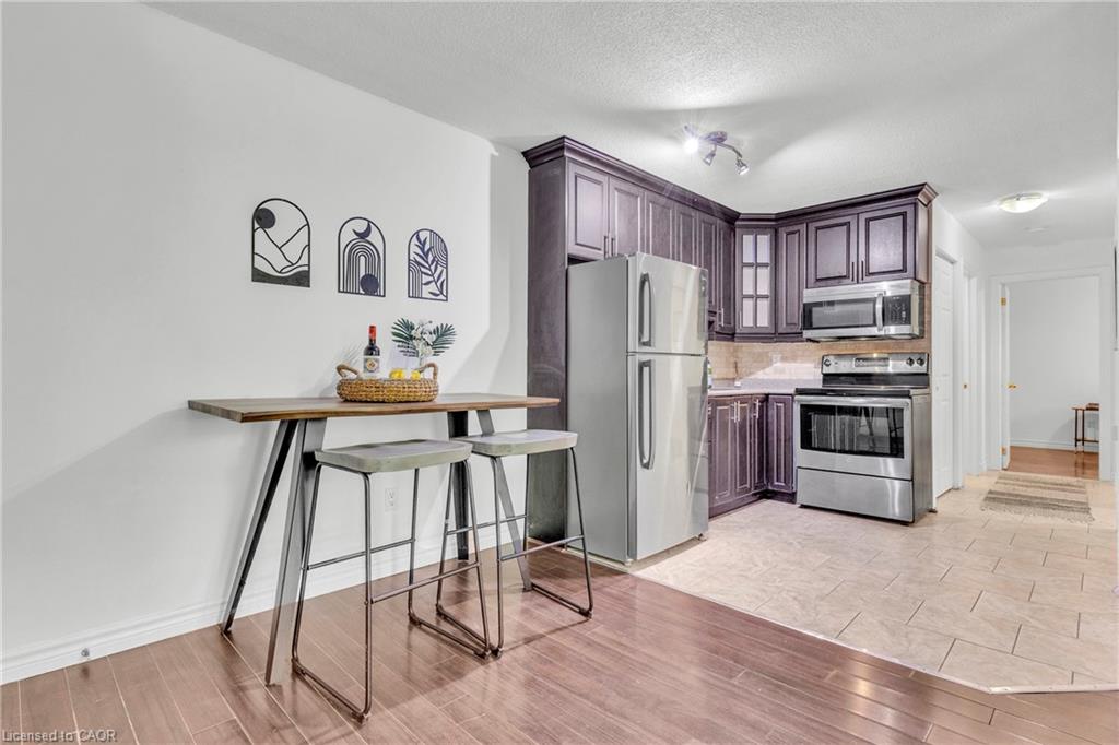 7-119 Cedar Street S Property Photo 6