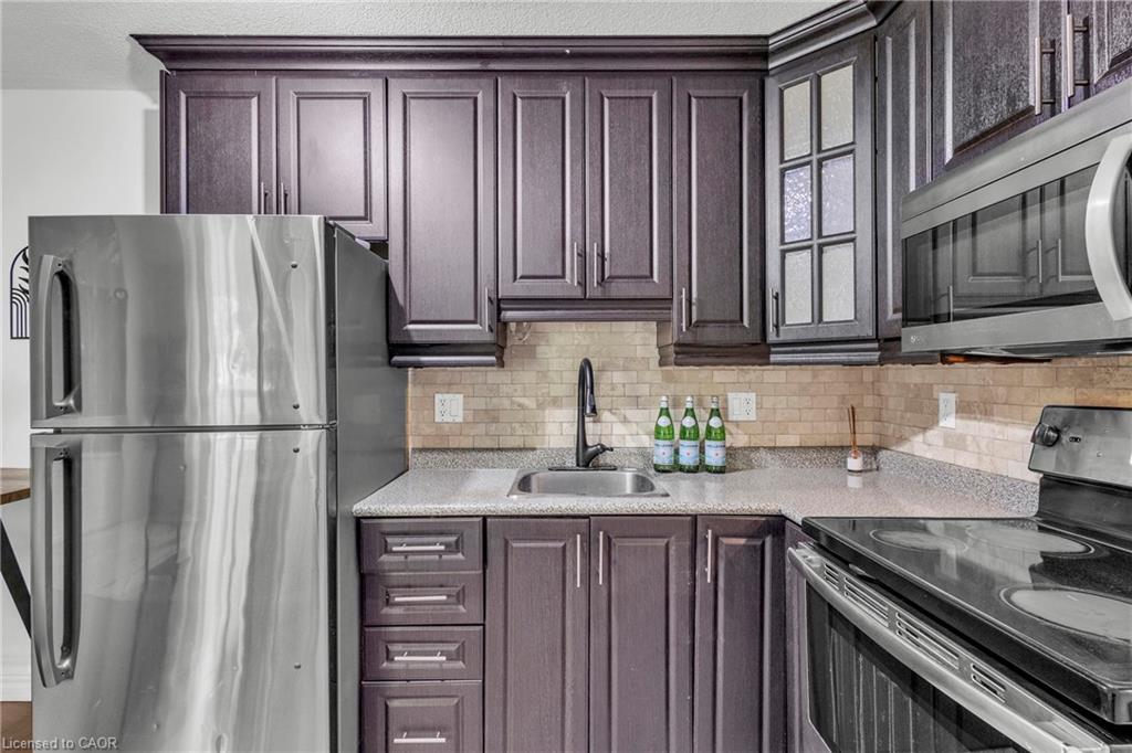 7-119 Cedar Street S Property Photo 9