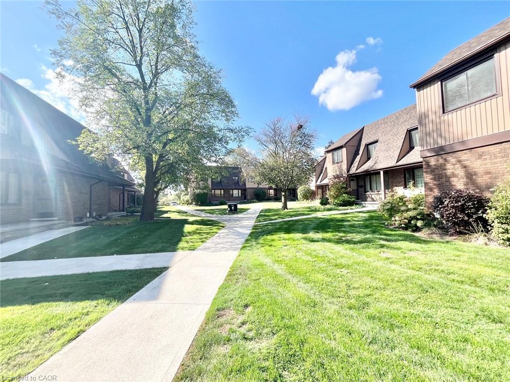 8-279 Sandowne Drive Property Photo 2