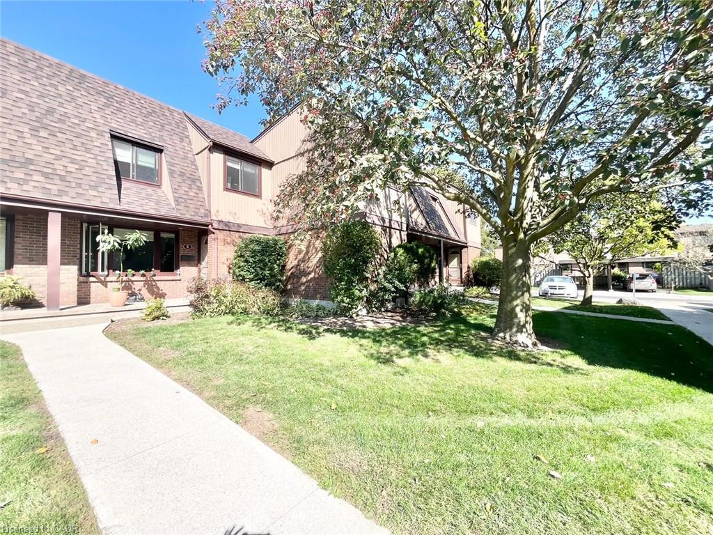 8-279 Sandowne Drive Property Photo 3