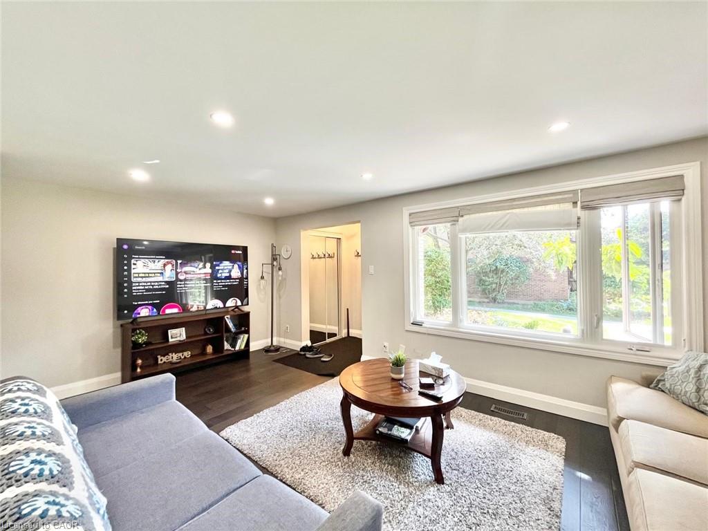 8-279 Sandowne Drive Property Photo 6