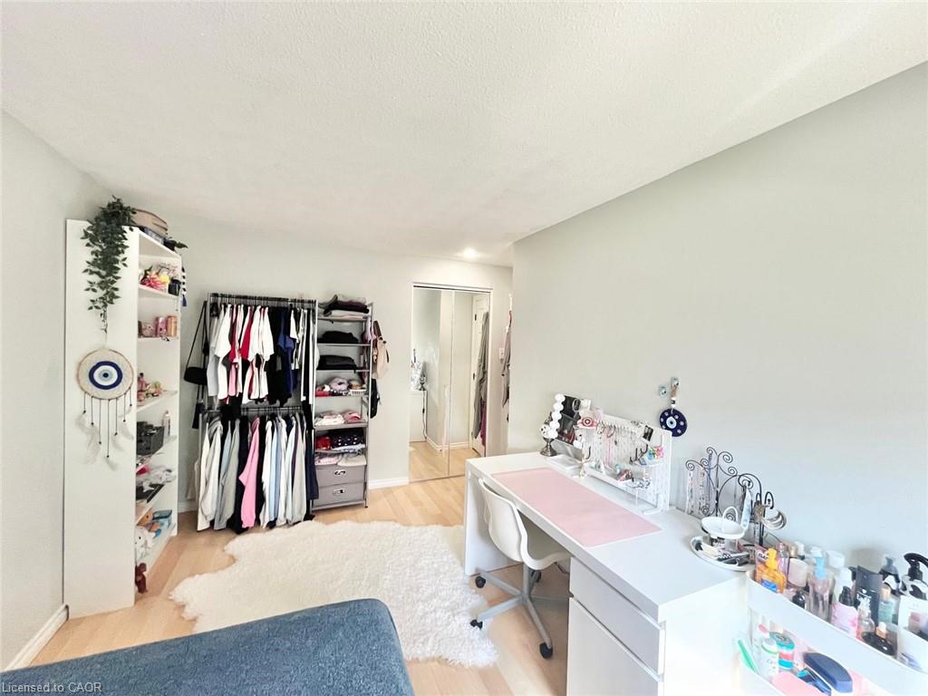 8-279 Sandowne Drive Property Photo 17