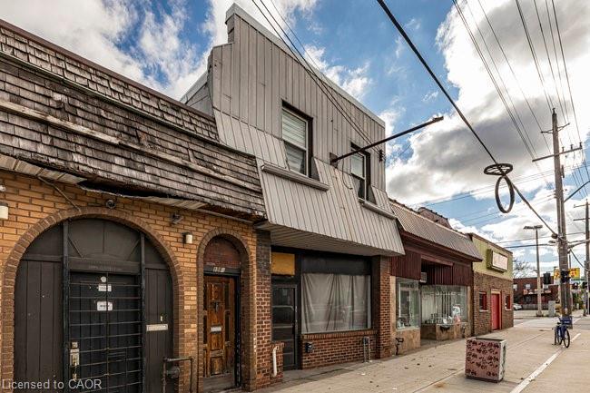 196 1/2 Kenilworth Avenue N Property Photo 1