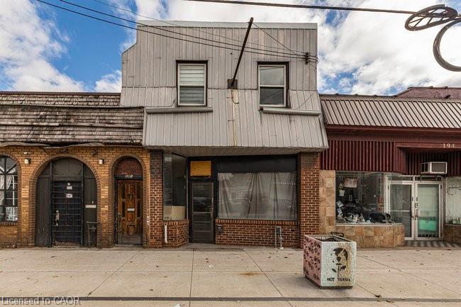 196 1/2 Kenilworth Avenue N Property Photo 2