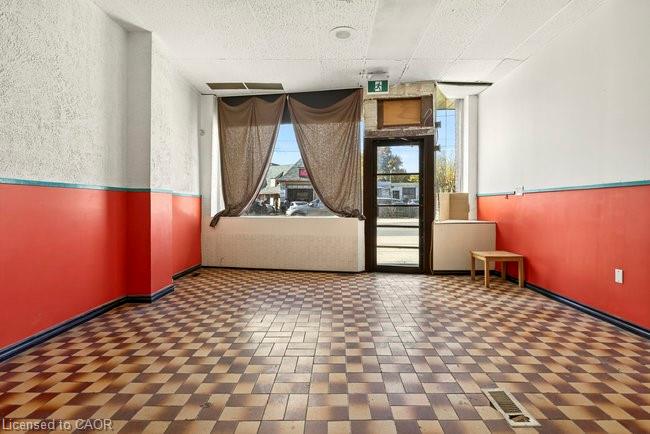 196 1/2 Kenilworth Avenue N Property Photo 4