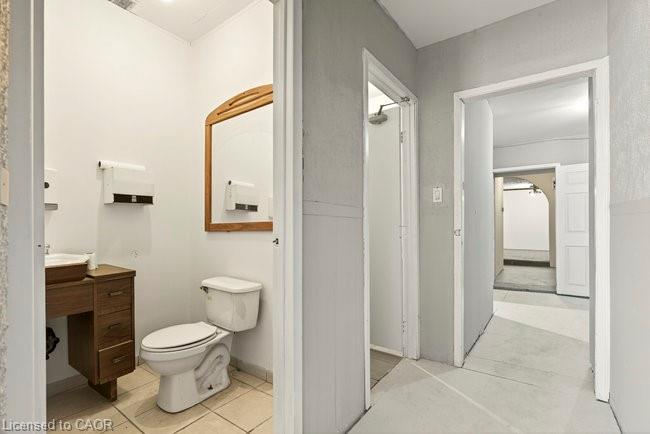 196 1/2 Kenilworth Avenue N Property Photo 8