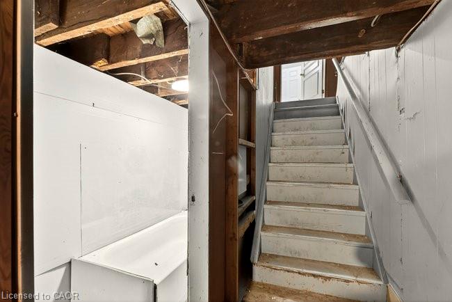 196 1/2 Kenilworth Avenue N Property Photo 23