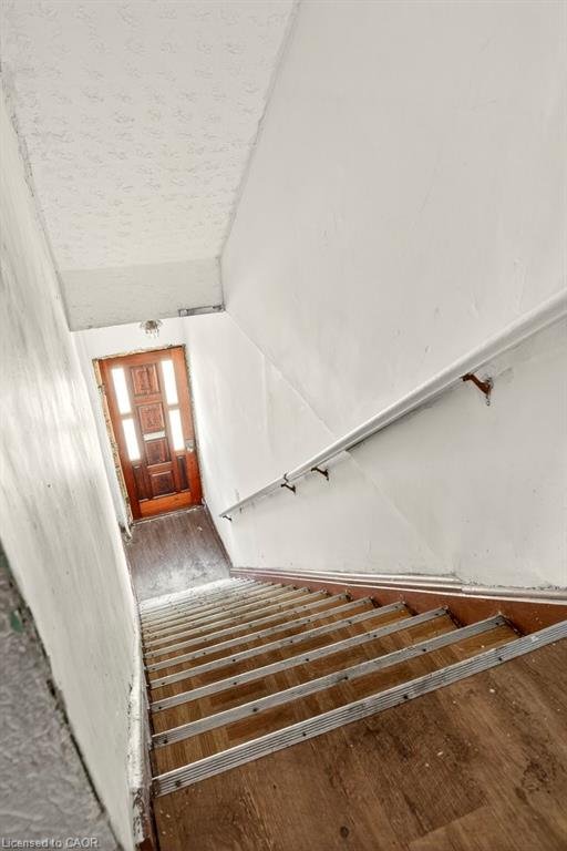 196 1/2 Kenilworth Avenue N Property Photo 26