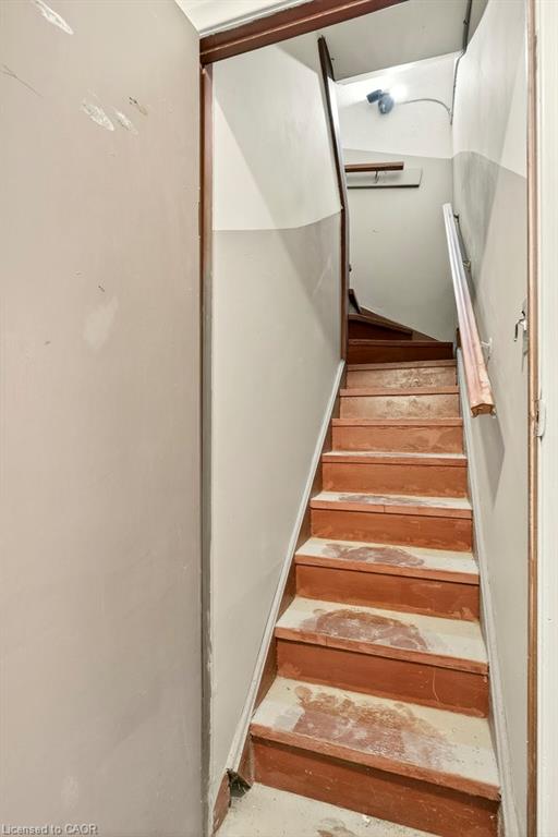 196 1/2 Kenilworth Avenue N Property Photo 34