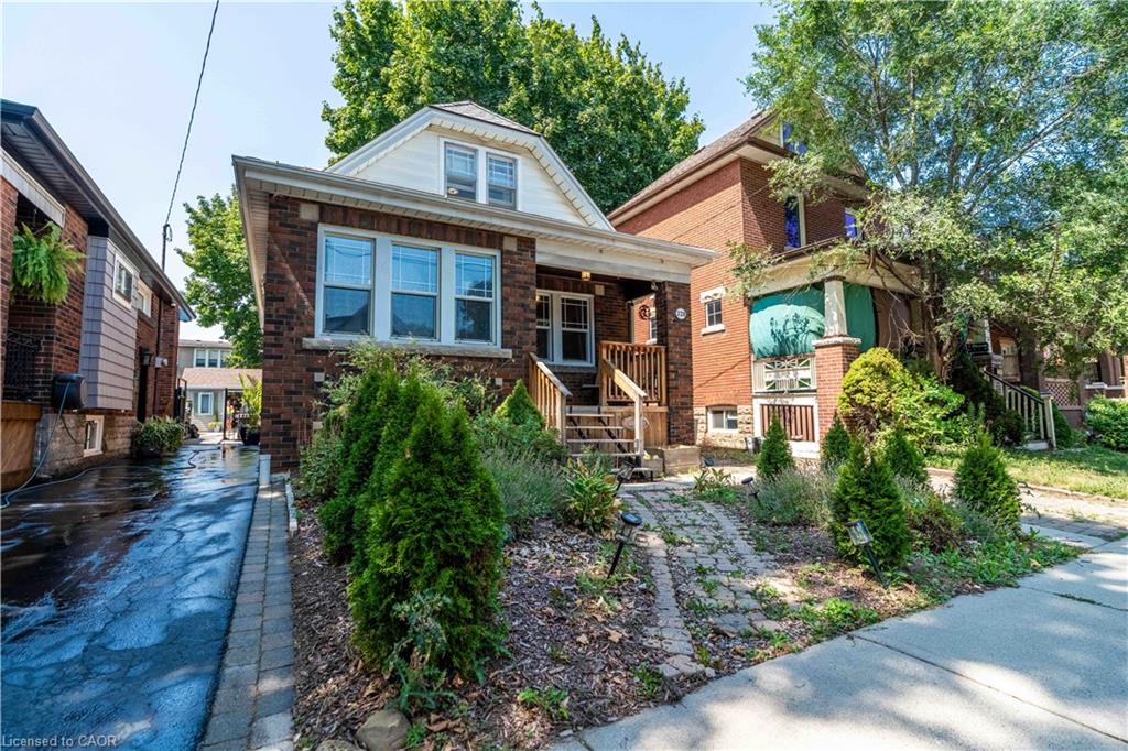 228 Province Street S Property Photo 1