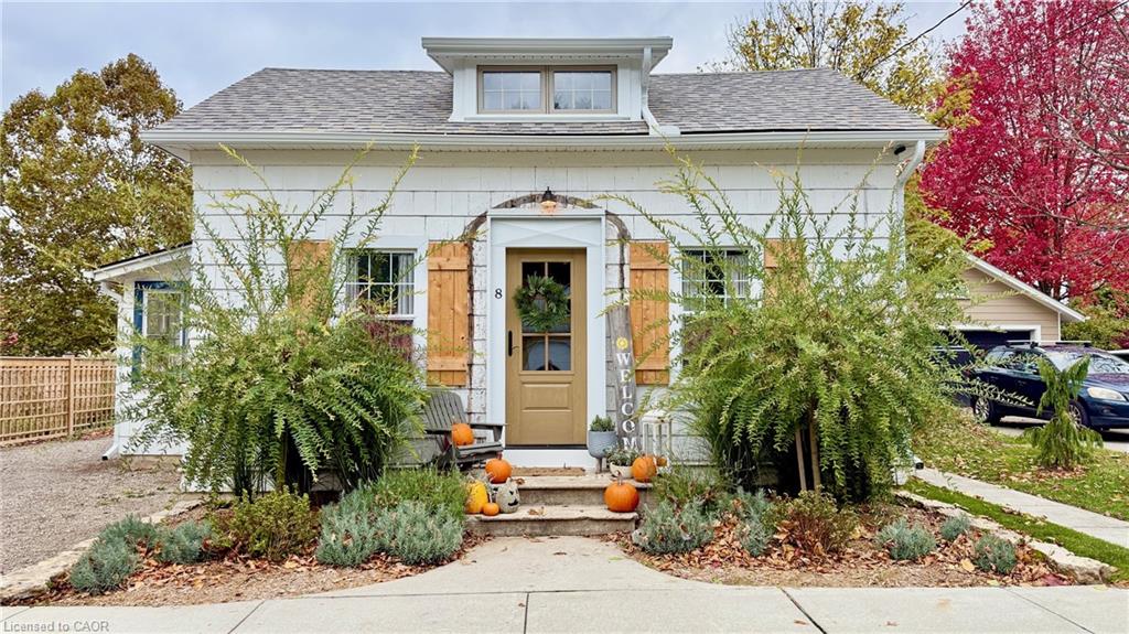 8 Mcnab Street W Property Photo 1