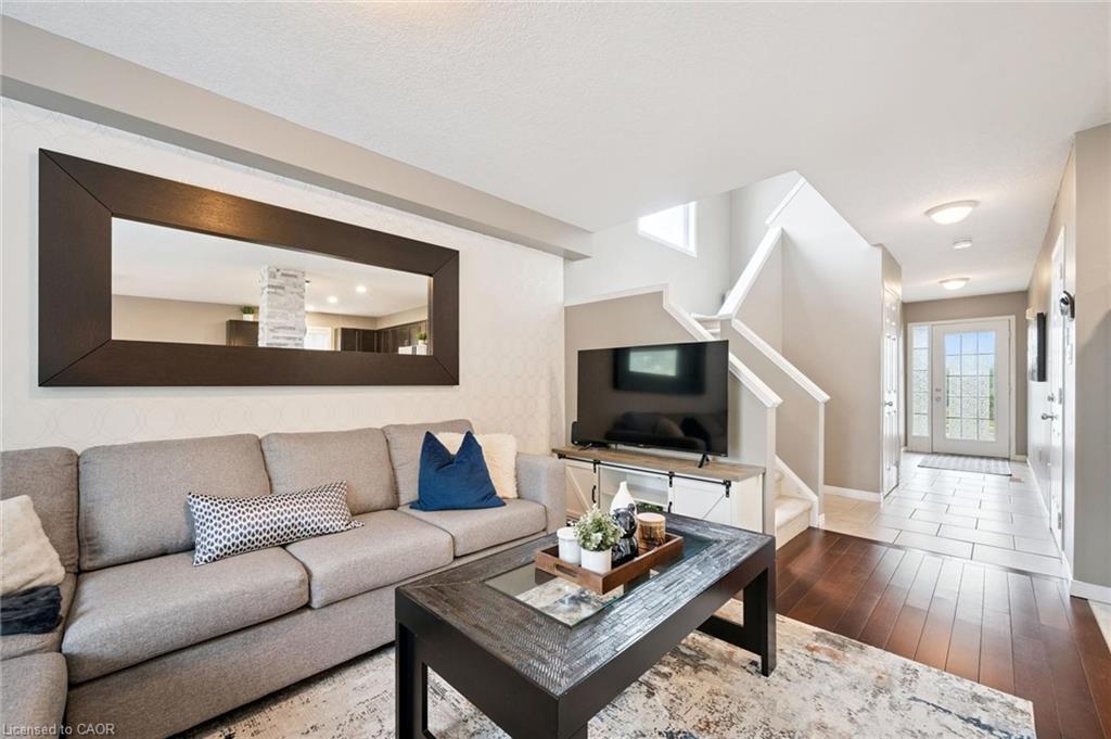 394 Sauve Crescent Property Photo 9