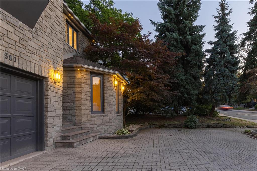 381 Queen Street S Property Photo 2