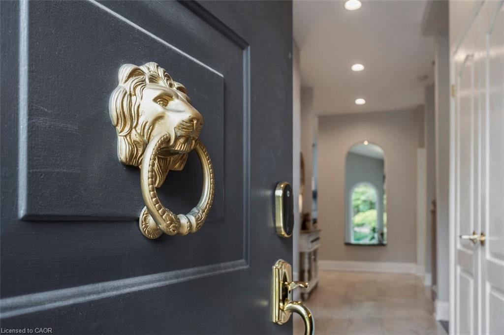 381 Queen Street S Property Photo 4