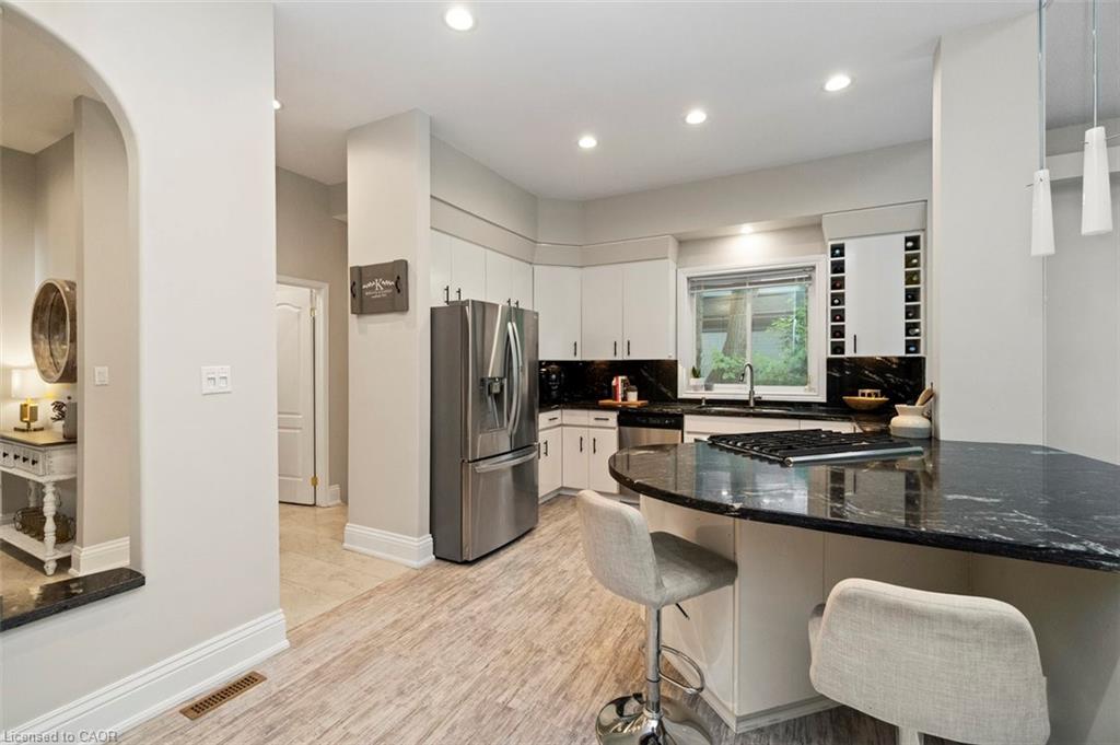 381 Queen Street S Property Photo 8