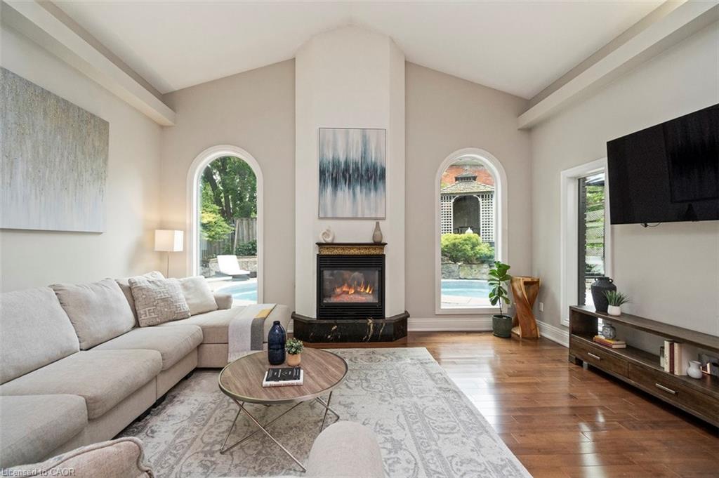 381 Queen Street S Property Photo 10