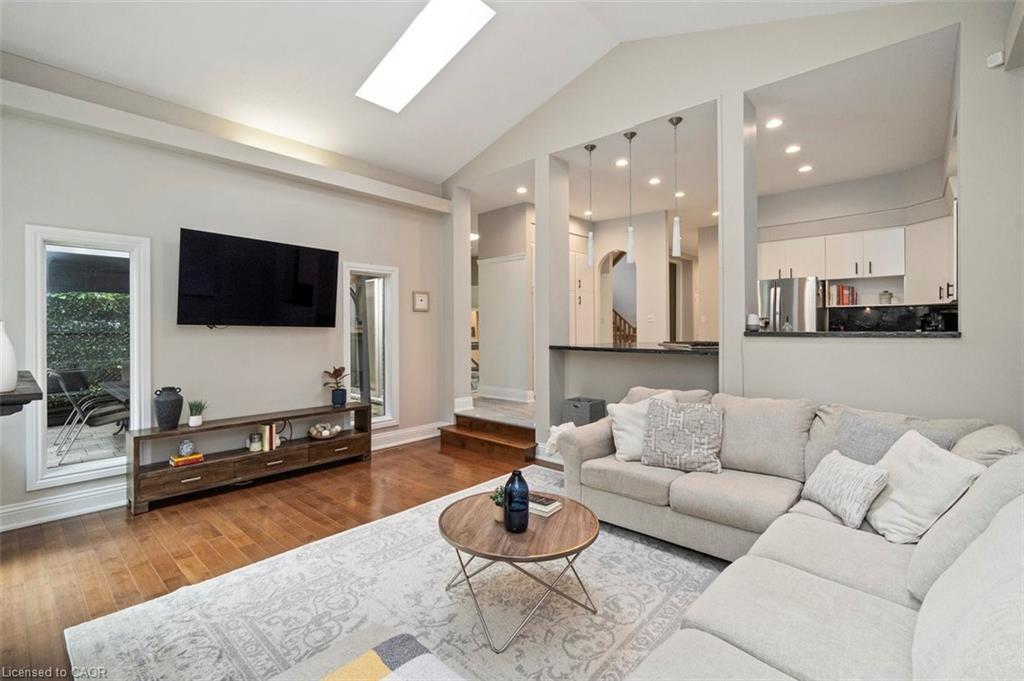 381 Queen Street S Property Photo 11