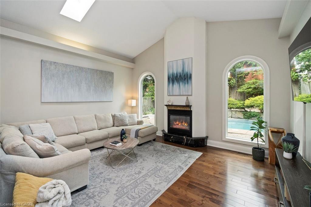 381 Queen Street S Property Photo 12