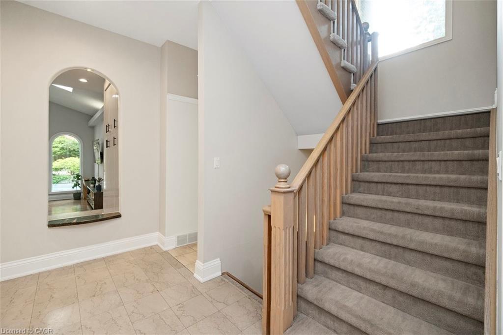 381 Queen Street S Property Photo 18