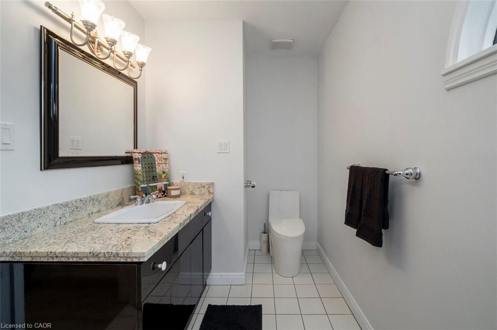 381 Queen Street S Property Photo 26