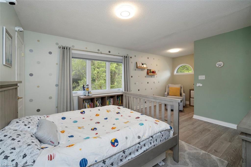 381 Queen Street S Property Photo 28