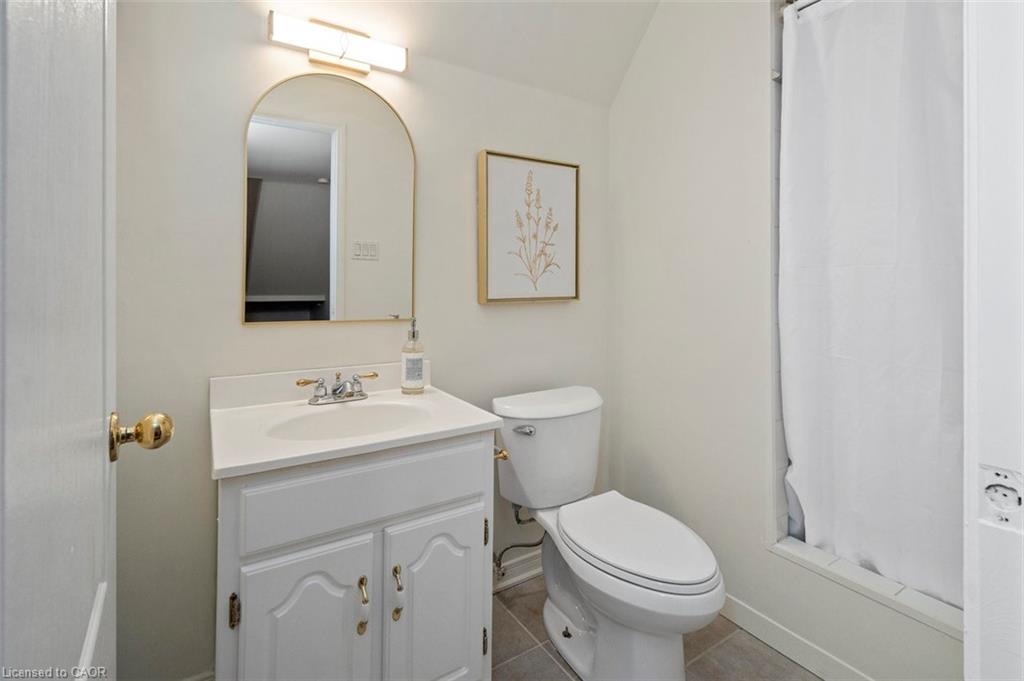 381 Queen Street S Property Photo 32