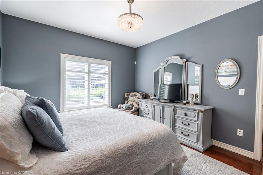 56 Videl Crescent N Property Photo 12