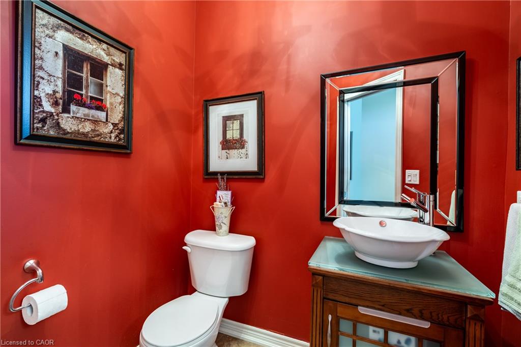 56 Videl Crescent N Property Photo 15