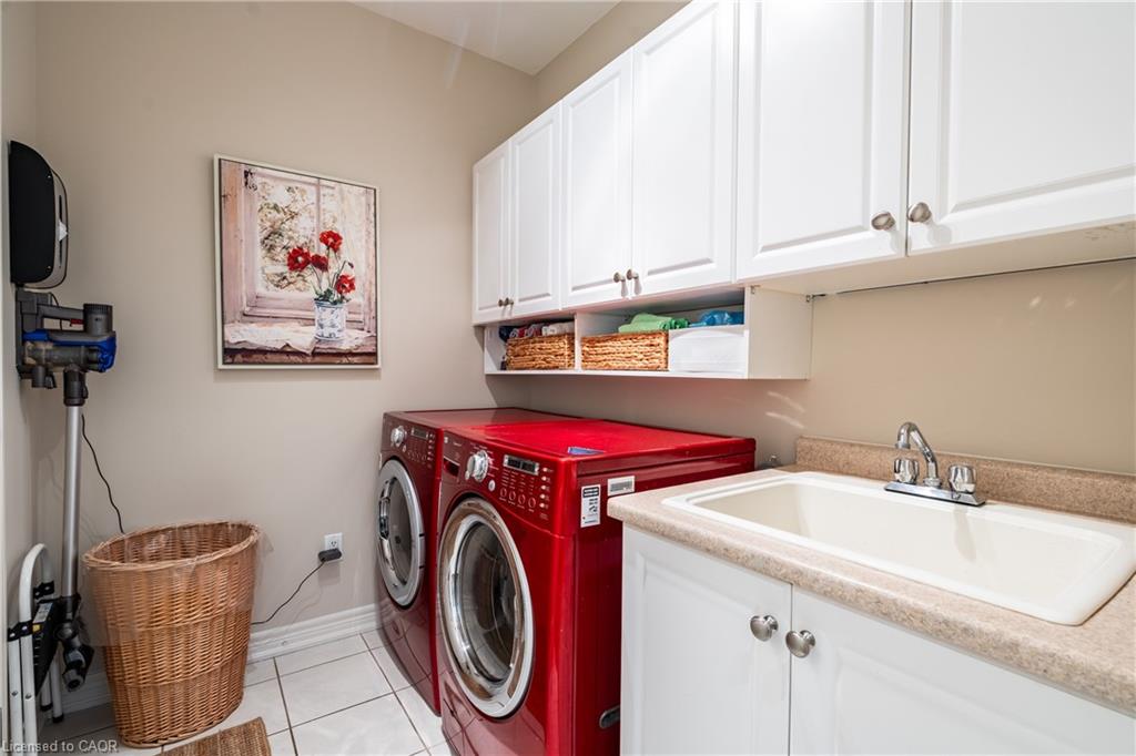 56 Videl Crescent N Property Photo 16