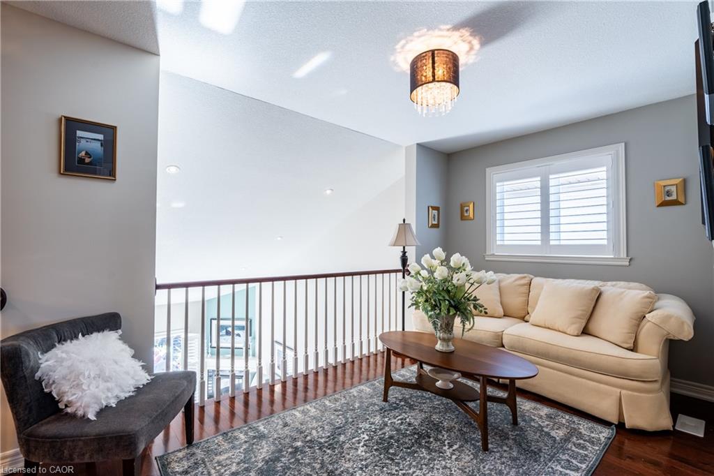 56 Videl Crescent N Property Photo 23