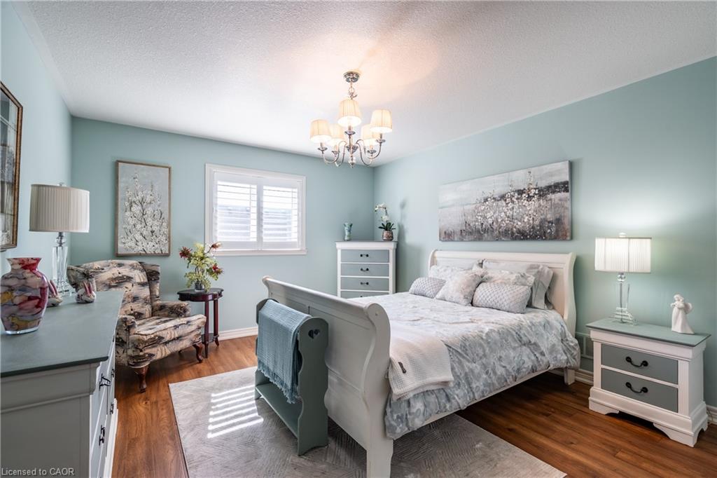 56 Videl Crescent N Property Photo 27