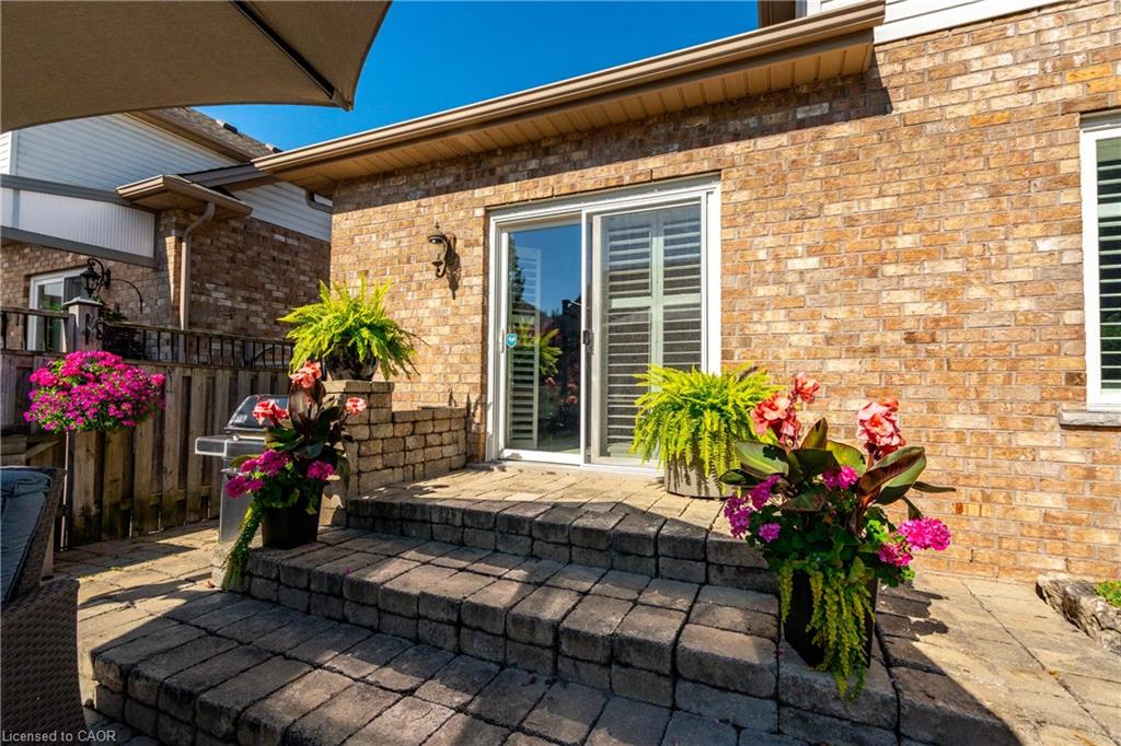 56 Videl Crescent N Property Photo 28